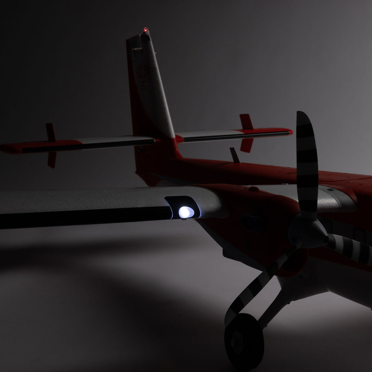 תאורה — DHC-6 Twin Otter 1.4m BNF Basic with AS3X+ and SAFE Select
