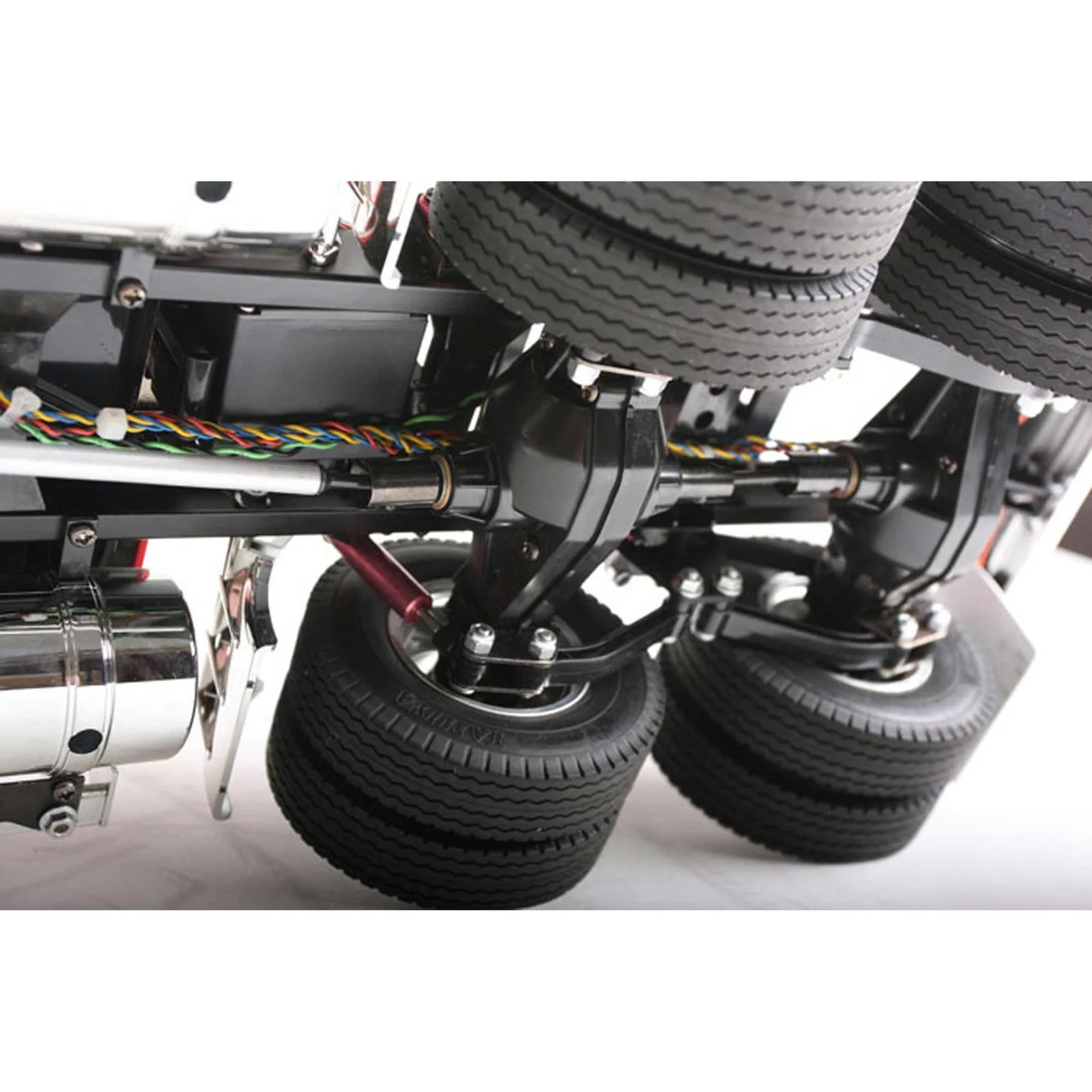 הנעה ותמסורת — 1/14 King Hauler 10X8 Semi Tractor Kit