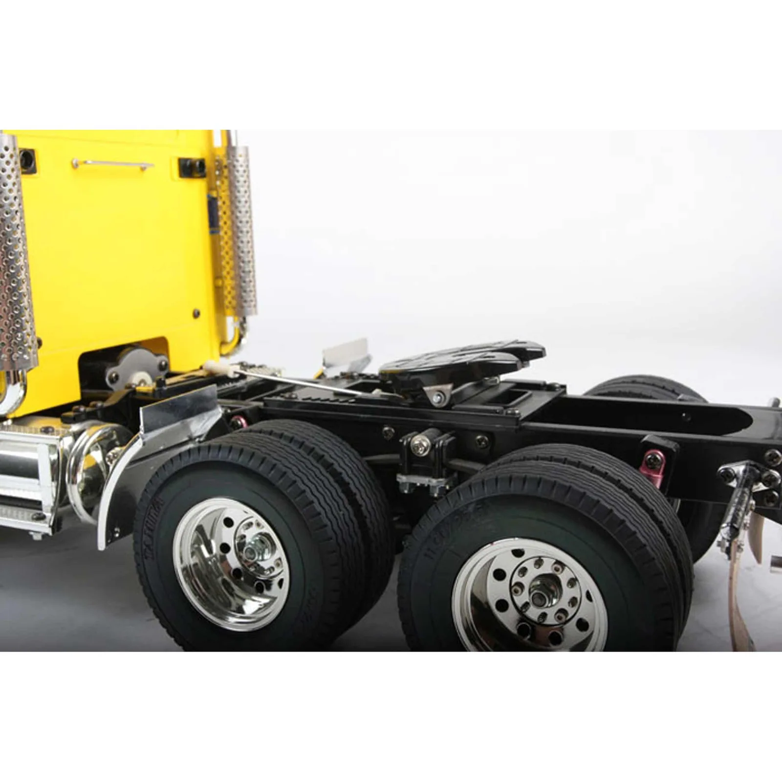 שלדה — 1/14 Globe Liner 2WD Semi Tractor Kit