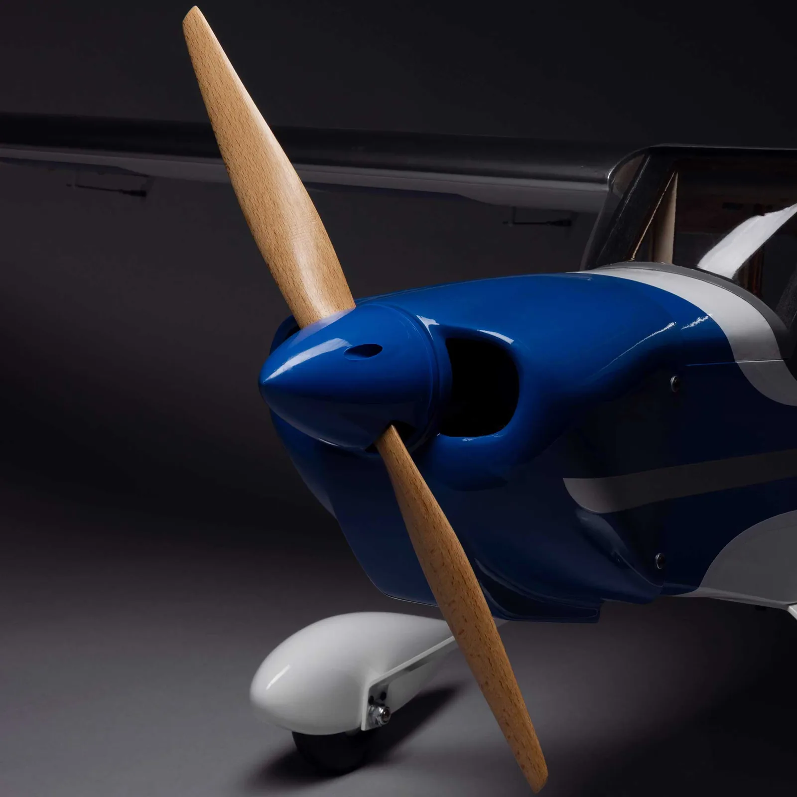 מנוע ומדחף — Valiant 20cc EP PNP, 86.5"