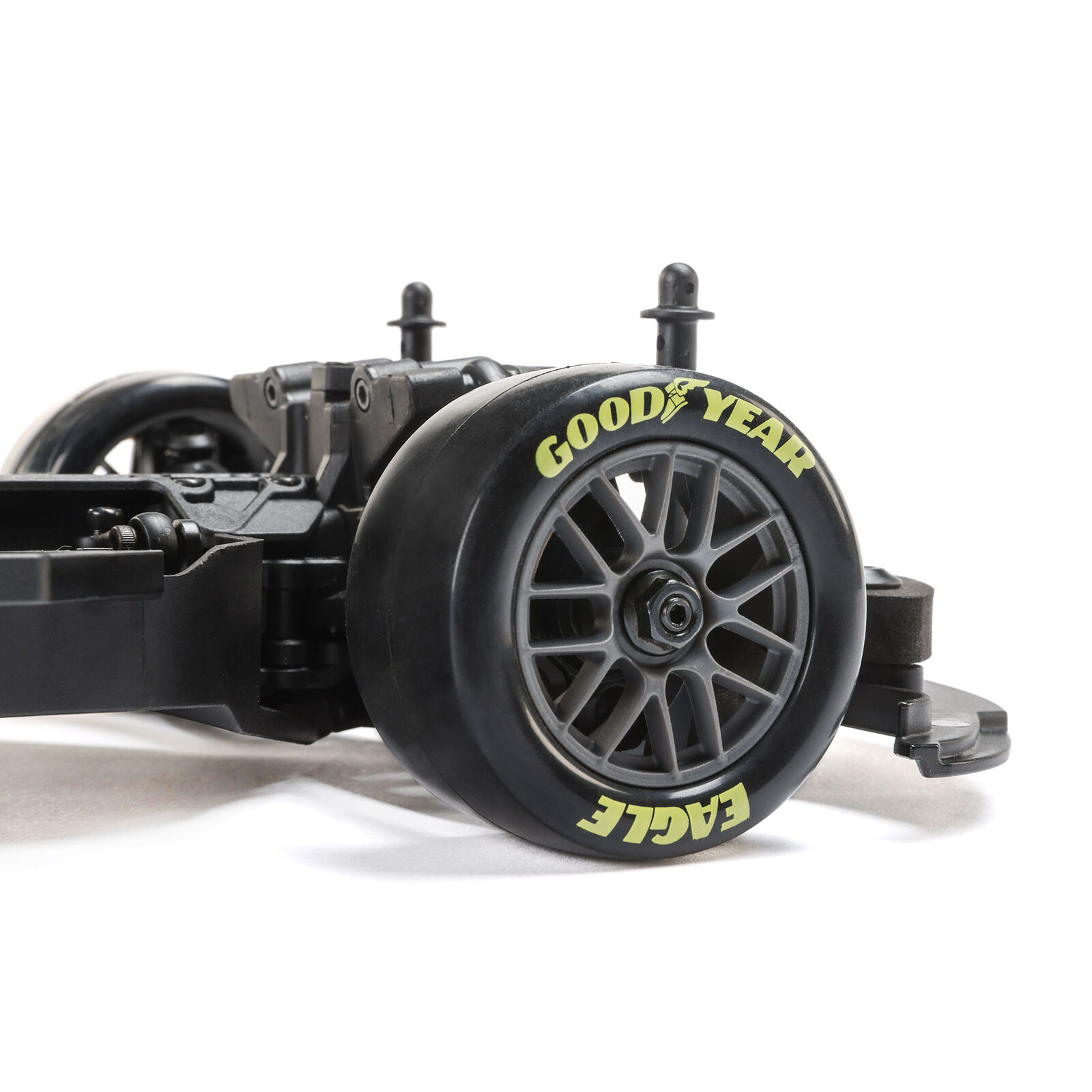 גלגלים וצמיגים — 1/12 NASCAR RC Race Car Chase Elliott No. 9 NAPA 2025 Chevrolet Camaro ZL1 2S AWD RTR Brushed On-Road (Battery & Charger Included)