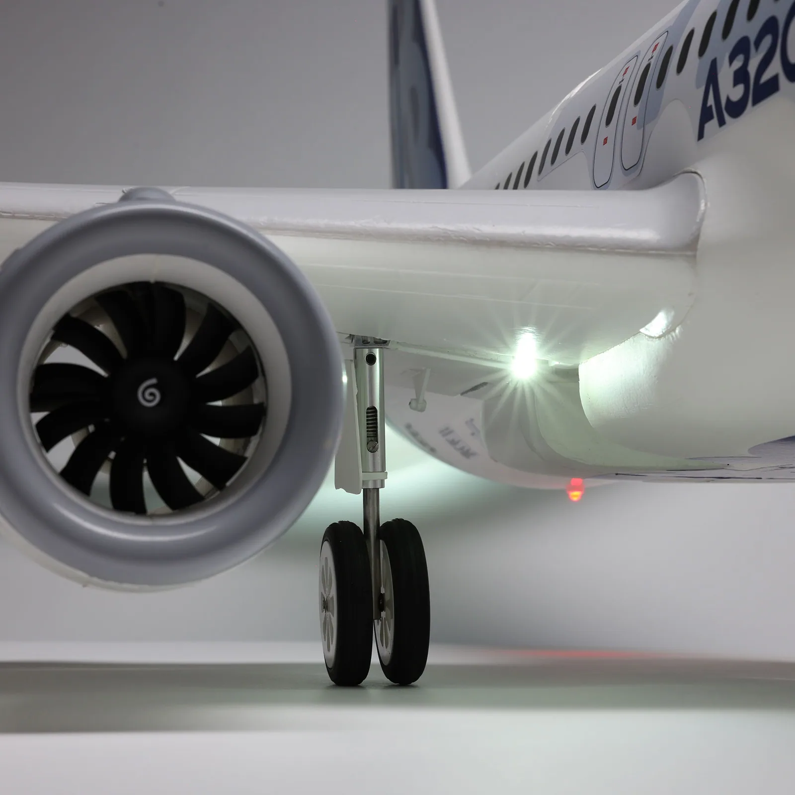 מנוע ומדחף — Airbus A320neo Twin 64mm EDF BNF Basic with AS3X+ and SAFE Select